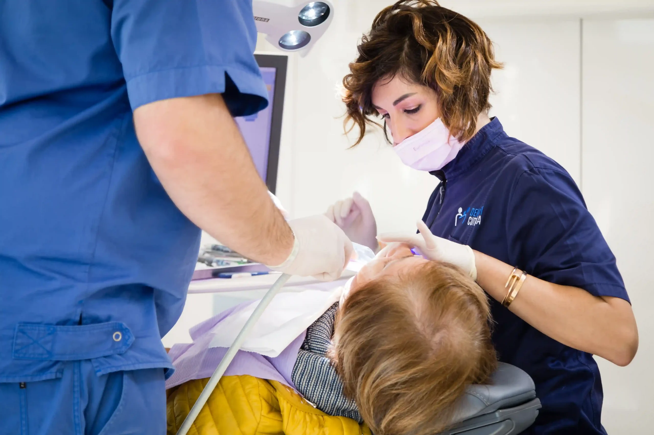 impianto-dentale-fallito-sintomi-dentisti-cutrera Paziente con sintomi da impianto dentale fallito in visita di controllo presso Dentisti Cutrera a Gela e Vittoria