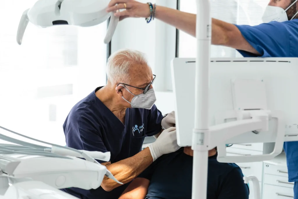 Consulenza implantologica All-on-Four presso lo studio Dentisti Cutrera a Vittoria
